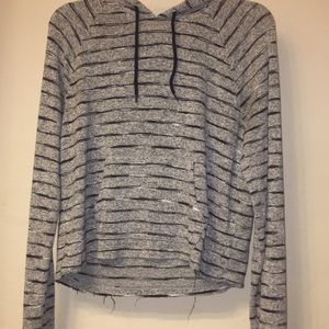 Thin hoodie crop top